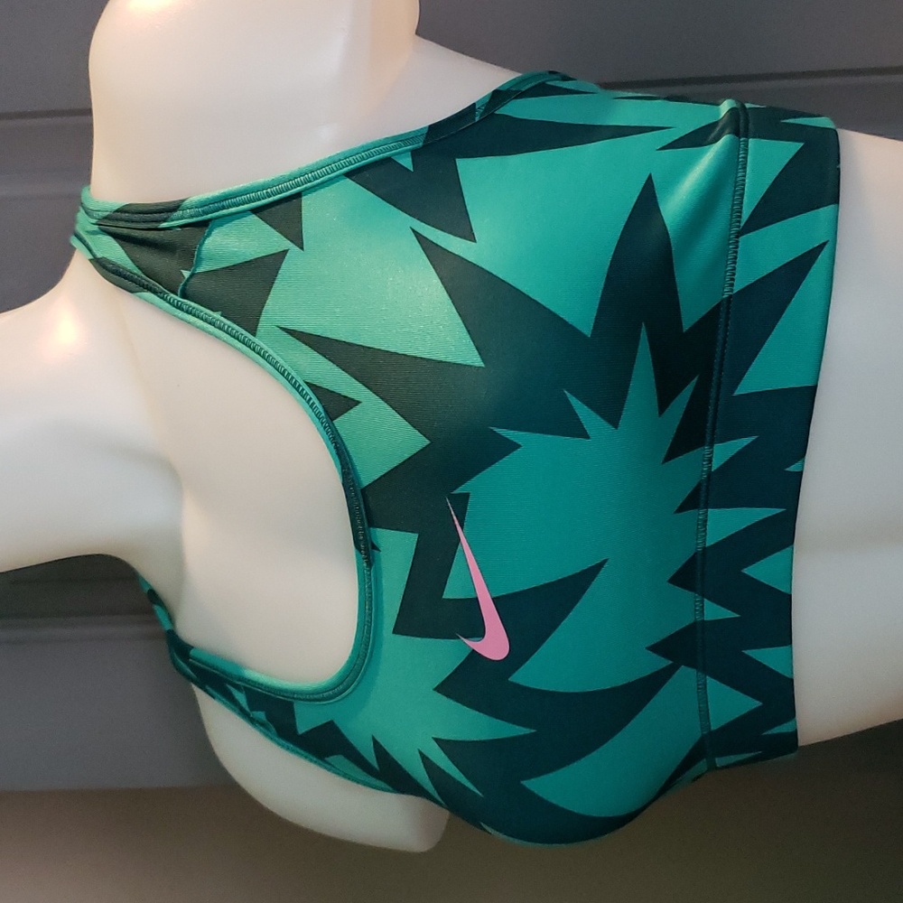 Nike active wear top M dry fit